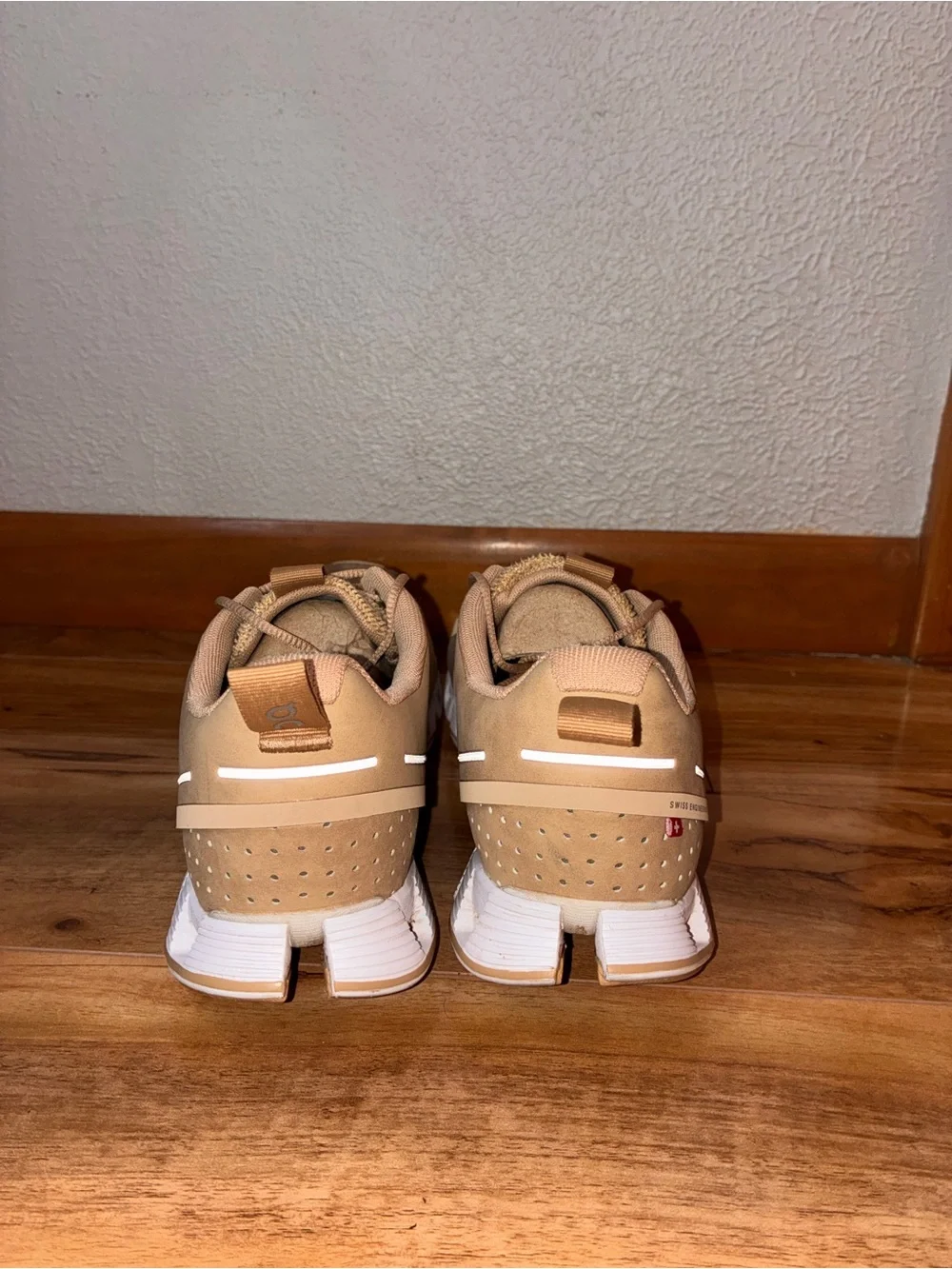 On Cloud 5 Terry Men’s Running Athletic Sneaker Shoes, tan/cork - Size 9.5